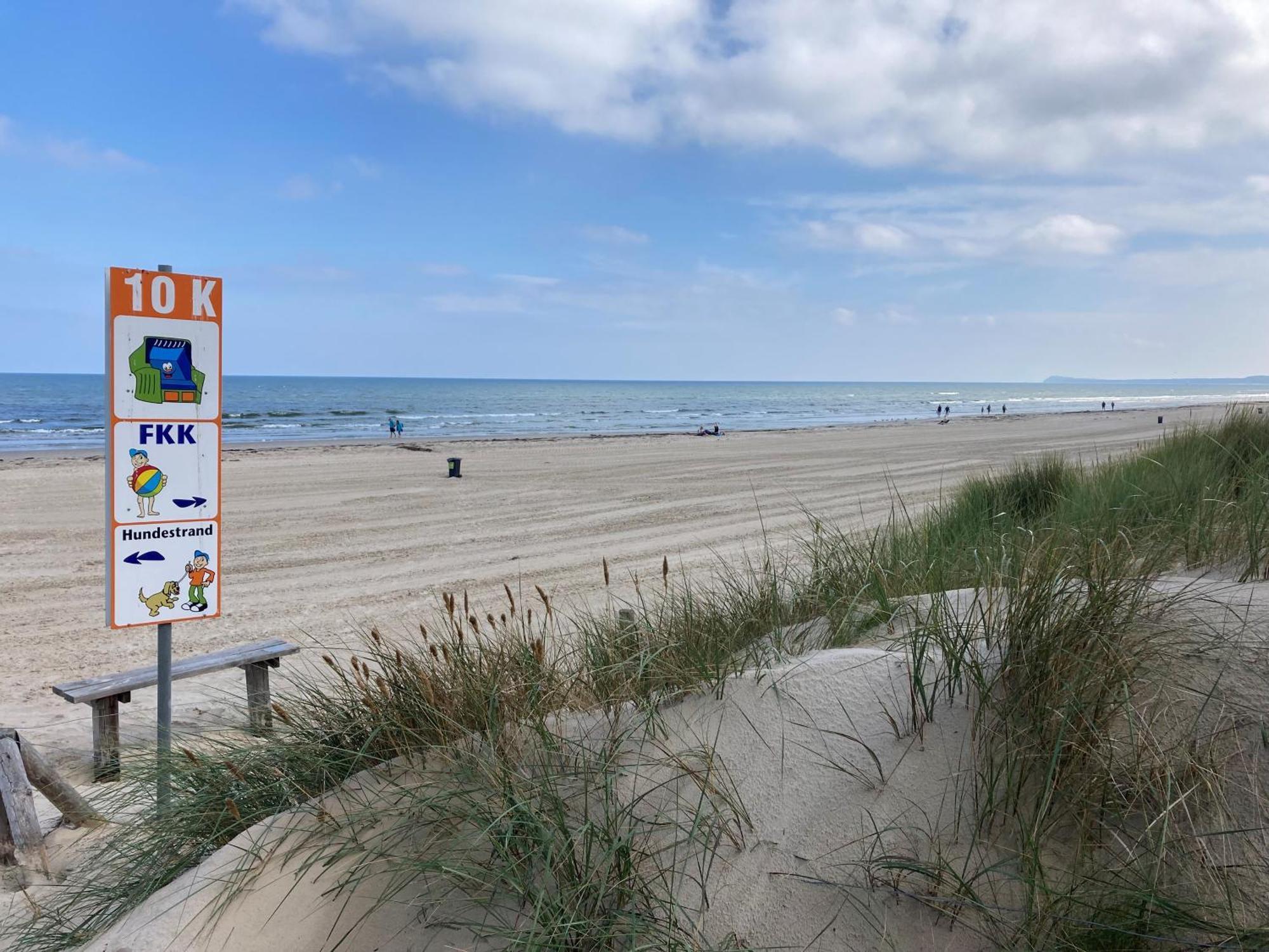 Reet Am Strand Mit Hund Karlshagen Kültér fotó